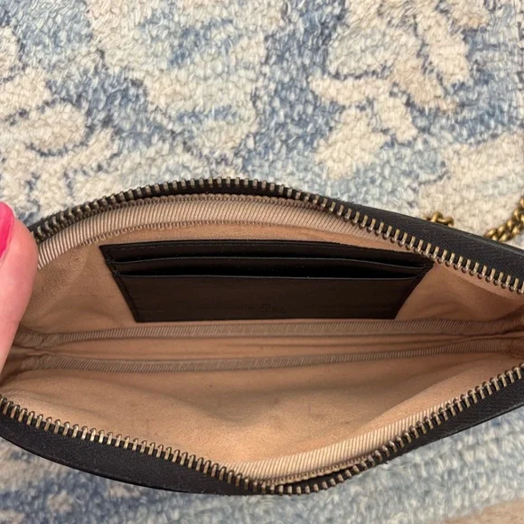 Gucci Black Quilted Leather Crossbody with Gold Double G - Picture 2 of 12